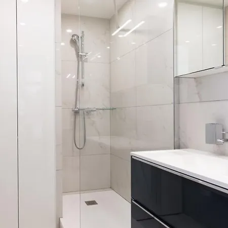 Air-conditioned With Sea View And At The Foot Of The Beaches דירה