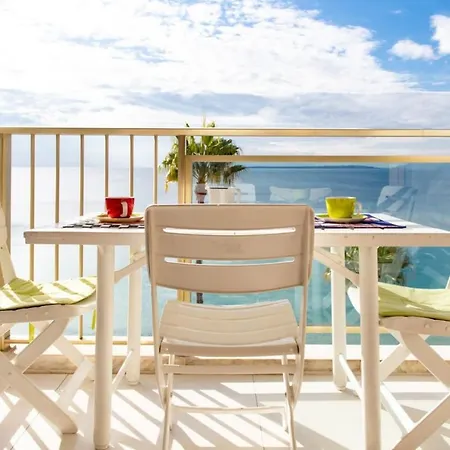 Air-conditioned With Sea View And At The Foot Of The Beaches דירה *